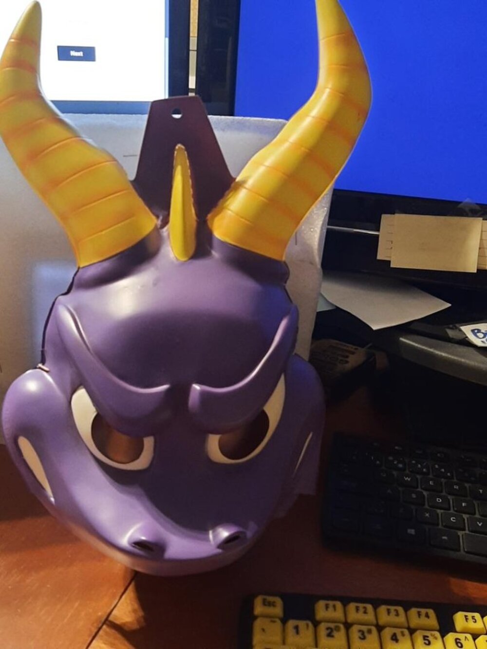 Spyro The Dragon Halloween Mask Rare NEW DEFECT